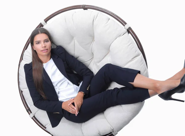 Femme d'affaires pensant, assis dans une chaise ronde — Photo