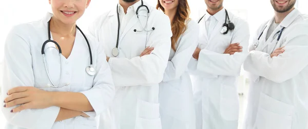 Portrét úspěšné skupiny lékařů stážistů. — Stock fotografie