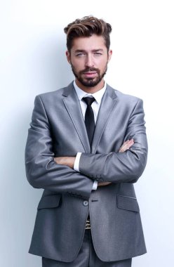 Gri bir arka plan üzerinde mutlu bir işadamı portresi