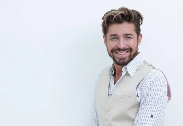 Un hombre ajusta el cuello de una camisa blanca —  Fotos de Stock