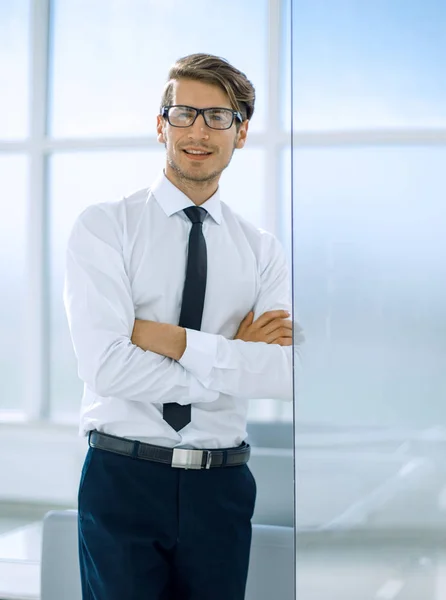 Close up.young employee standing in the office — Stock Photo, Image