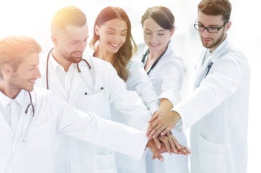 Neşeli doktorlar kendi ekip çalışması ile gurur duyuyoruz