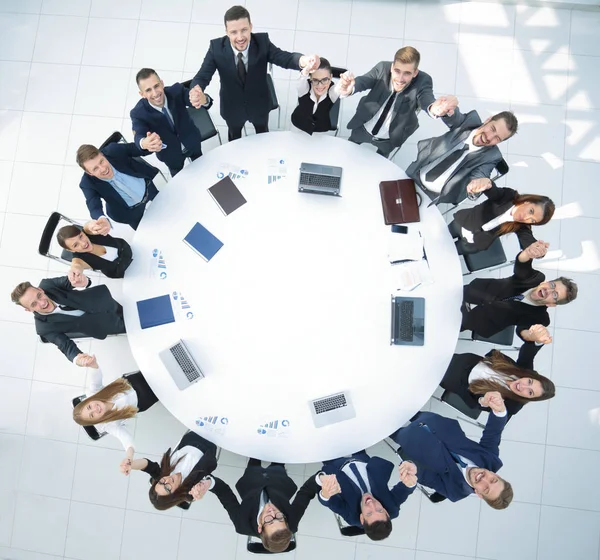 Projektledare och business-team som sitter vid det runda bordet. — Stockfoto