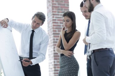 Yöneticisi bir sunum meslektaşları için yapar. .