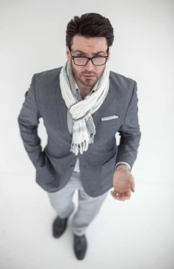 Üst Manzara. Sinirli iş adamı kameraya bakıyor.