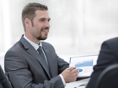 pazarlama programı tartışırken closeup.business Ortaklar