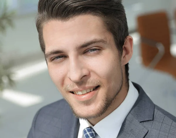 Egy sikeres fiatalember arca closeup.The — Stock Fotó