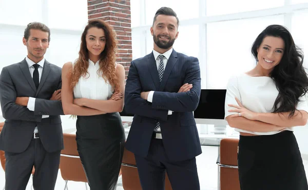 Team di lavoro di successo sullo sfondo dell'ufficio . — Foto Stock