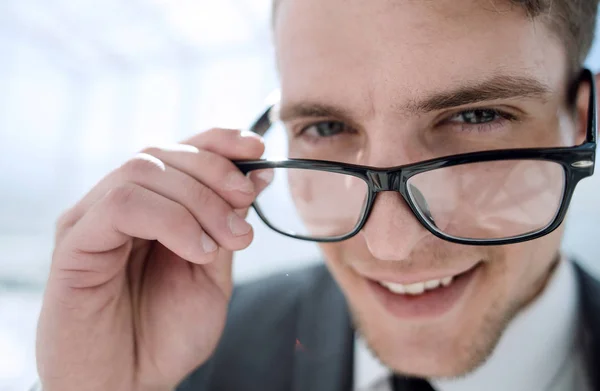 Retrato de chico guapo con anteojos — Foto de Stock