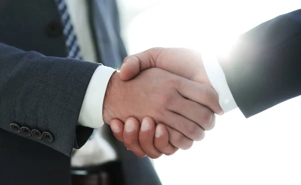 Biznesmen dając ręką Handshake do partnera — Zdjęcie stockowe