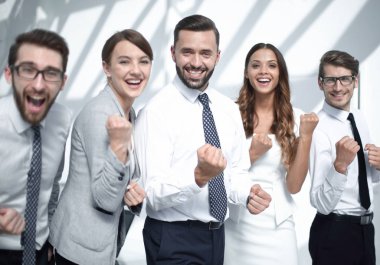 up.Happy iş takım ayakta Office kapatın