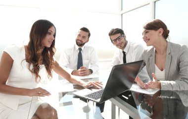 İş takım finansal verilerin analizi.