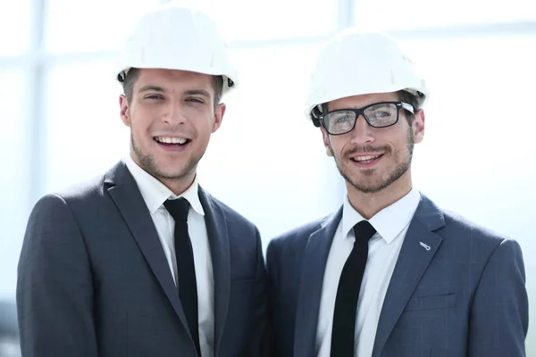 Two builders are looking into the camera. concept of constructio — Stock Photo, Image
