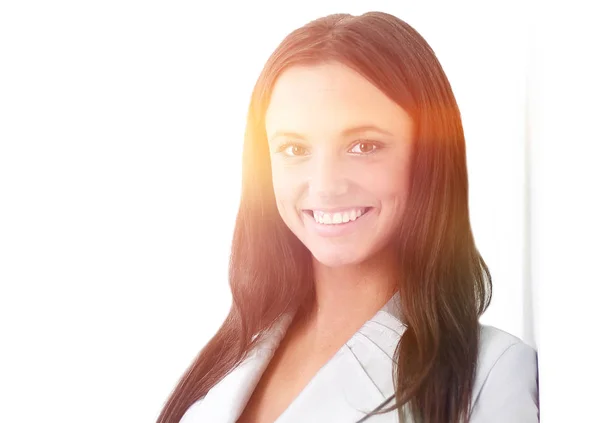 Hermosa mujer de negocios sonriendo aislada sobre un fondo blanco — Foto de Stock