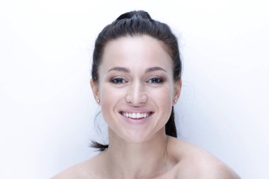 genç kadının günlük makyaj ile yakın çekim yüz.