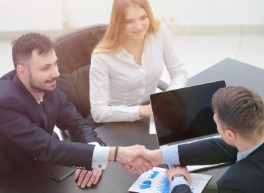 Tokalaşma finansal ortakları masada oturuyor.