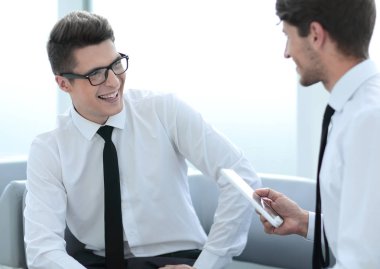 Şirket çalışanlarının iş sorunları tartışın