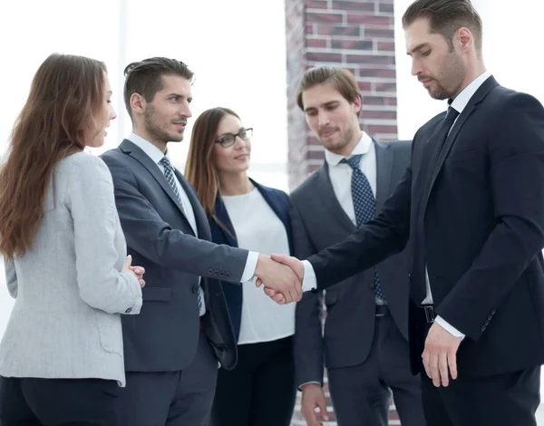 Incontro di lavoro dei partner nel foyer — Foto Stock