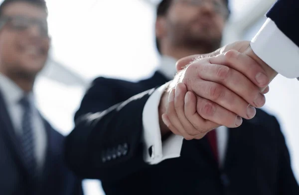 Stäng up.handshake affärsmän. — Stockfoto