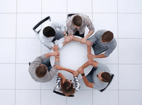 Top view.creative team che mostra la loro unità — Foto Stock