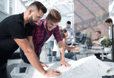 yaratıcı ekip proje ofiste çalışıyor