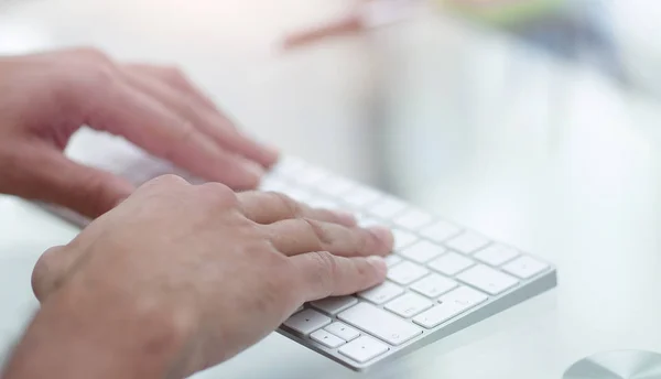 Close-up of hand typing text on computer keyboard. — Stock Photo, Image