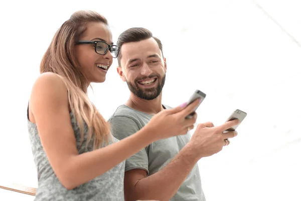 Retrato de um belo jovem casal — Fotografia de Stock