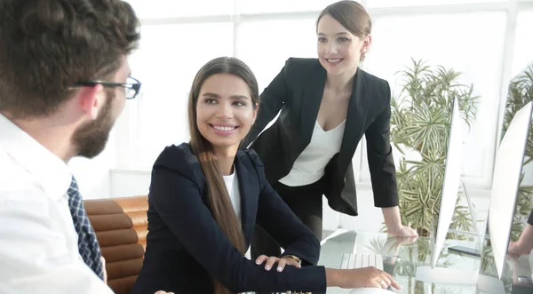 Primo piano. team di lavoro discutere — Foto Stock