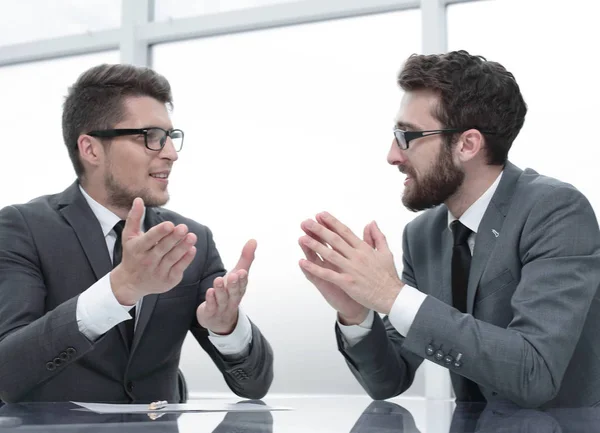 Uzavřete up.business partneři projednání podmínek smlouvy — Stock fotografie