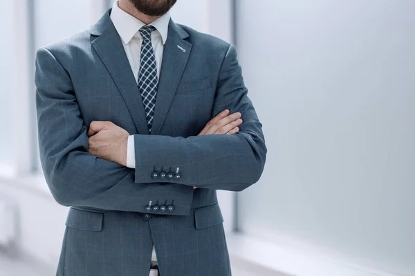 Close up.handsome businessman standing in the office — Stock Photo, Image