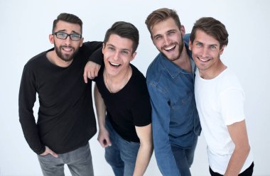 En iyi manzara... bir grup mutlu genç adam kameraya bakıyor.