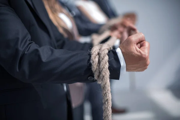 Close up.the business team associated with a strong rope — Stock Photo, Image