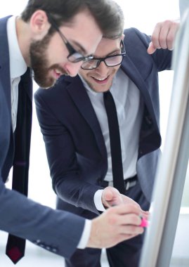 Yeni sunu tartışırken up.employees kapatın