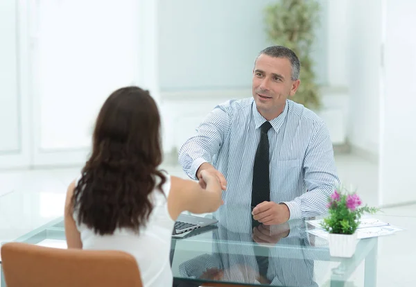 Closeup.handshake Gerente y cliente — Foto de Stock