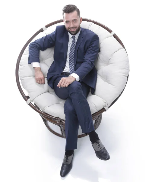 Uomo d'affari seduto su una comoda sedia — Foto Stock