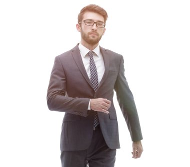 Kendine güvenen işadamı ileri gider. tam büyüme içinde fotoğraf.