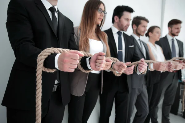 Puños de hombres de negocios, tratando de deshacerse de las cuerdas —  Fotos de Stock