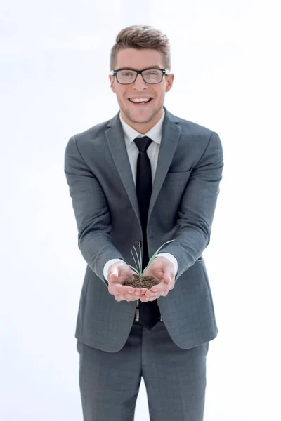 De cerca. hombres jóvenes con un brote de planta — Foto de Stock