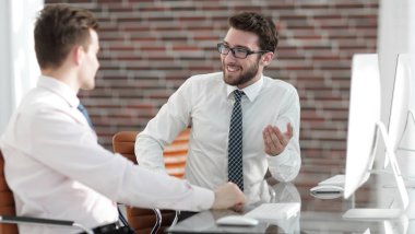 Bir meslektaşım ile konuşurken Yöneticisi