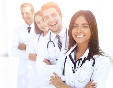 mutlu başarılı arkadaşları grup ile kadın doktor