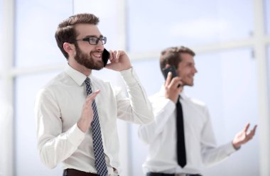 akıllı telefonlar kullanarak iletişim iş ortakları