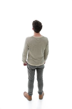 modern genç adam güvenle ileri görünüyor. Fotoğrafta tam uzunlukta