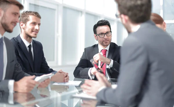 Hombre Negocios Equipo Negocios Una Reunión Oficina Office Días Laborables —  Fotos de Stock