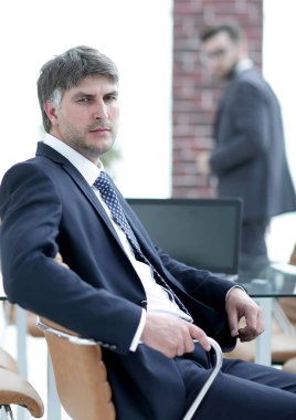 Masada oturan üst düzey Yöneticisi