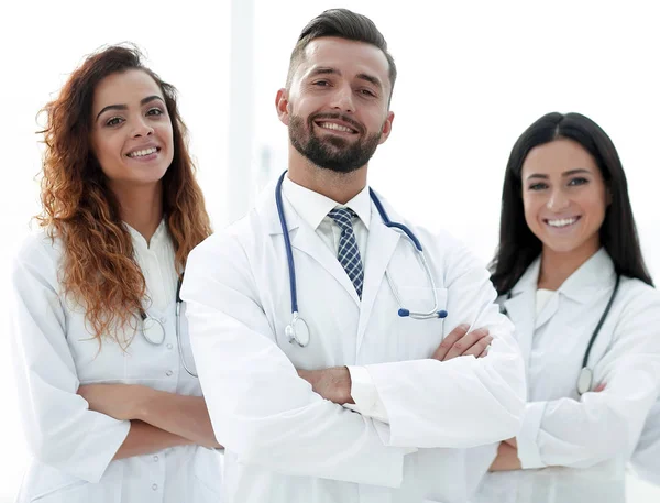 Medische dokters groep. Geïsoleerd op witte achtergrond. — Stockfoto