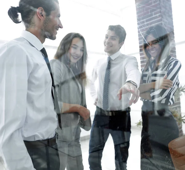 Hinter dem glass.business-Team im Büro — Stockfoto