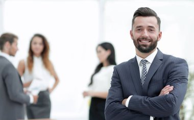 işadamı arka planda çalışma alanı