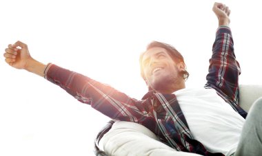 şık adam rahat bir sandalye germe