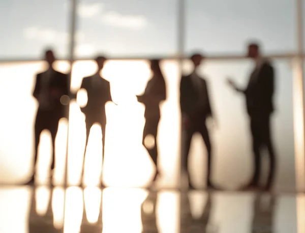 Silhouette di uomini d'affari in ufficio. Mezzi misti  . — Foto Stock
