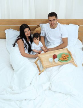 Anne, baba, Bebek yatak odasında